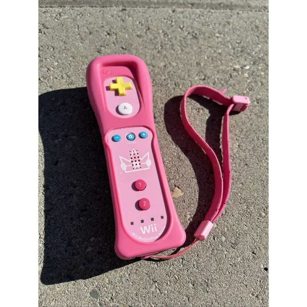Nintendo Wii Plus (RVLAPNRB) Multimedia Remote